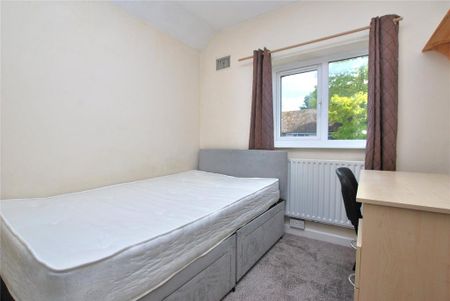 4 bedroom terraced house to rent - Photo 3
