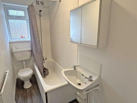 2 bedroom end of terrace house to rent - Photo 5