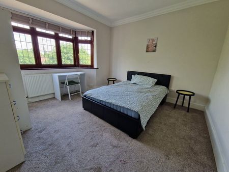 Room in a Shared House, Suffolk Road, IG3 - Photo 3
