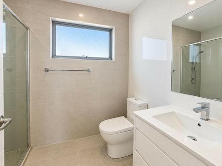 Beautiful 3 Bedroom Home - Great Location! - Photo 4