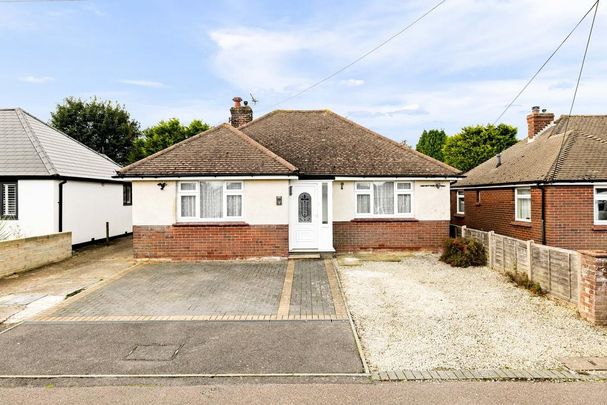 4 bedroom detached bungalow to rent - Photo 1