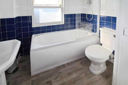 2 bedroom terraced house to rent - Photo 4