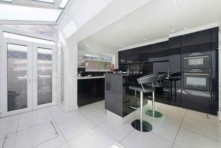 4 bedroom detached house to rent - Photo 5