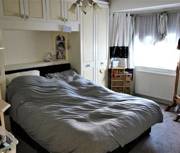 4 bed house to rent in Farm Road, Edgware, HA8 - Photo 3