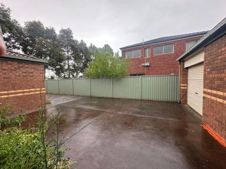 12 Greenock Crescent, Cranbourne East, VIC 3977 - Photo 3