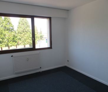 Location Appartement 3 pièces 74m² - Photo 3