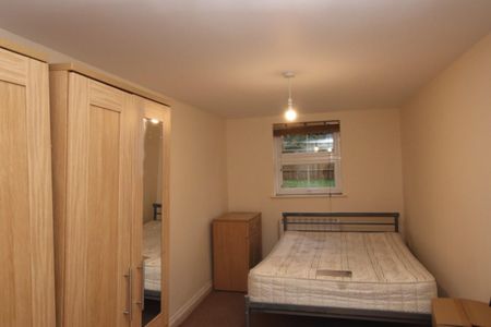 1 Bed Flat, Russell Street, RG1 - Photo 2