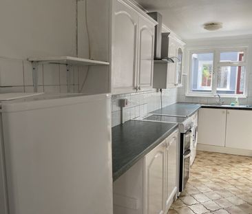 3 Bed Terraced House, The Links, E17 - Photo 5