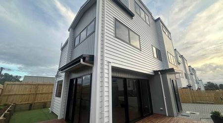 Home In Blockhouse BAy - Photo 4