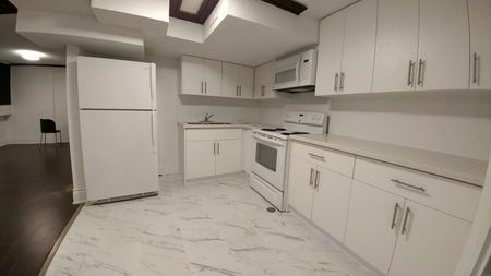 For Lease - 712 Winterton Way, Mississauga, Ontario - Photo 2