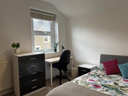 7 bedroom private hall to rent - Photo 5