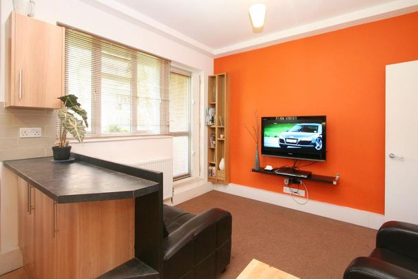 1 bedroom in a flat share to rent - Photo 1