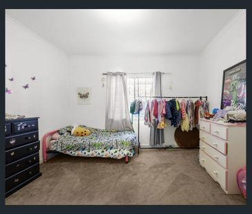 Family home in Quiet Pocket of Sebastopol - Photo 2