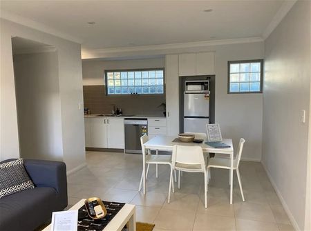 Modern 2 Bedroom Unit available soon, $750/week - Photo 4