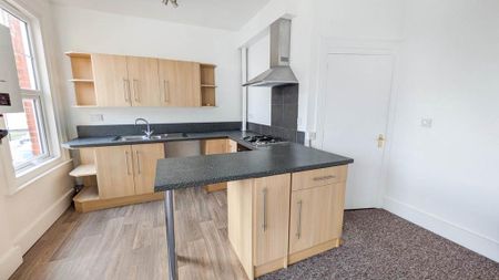 2 bedroom flat to rent - Photo 4