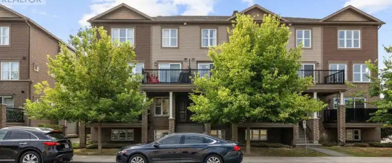 474 CLEARBROOK DRIVE | 474 CLEARBROOK DRIVE, Ottawa - Photo 1