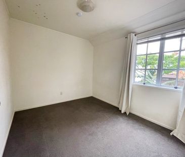 Unit 1, 51 Jillteresa Crescent, Half Moon Bay, Auckland - Photo 2