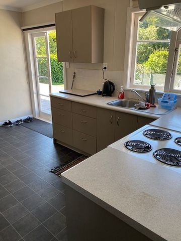 Private sunny 3 bedroom home - Photo 3