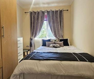 Bowes Road, W3 - Photo 6