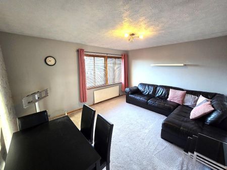 2 bedroom flat to rent - Photo 2