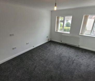 4 bedroom semi-detached house to rent - Photo 6