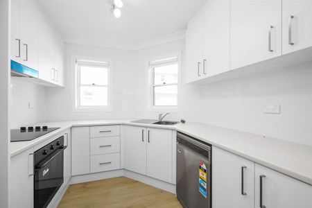 SPACIOUS TOWNHOUSE - WALK TO THE BEACH - Photo 5