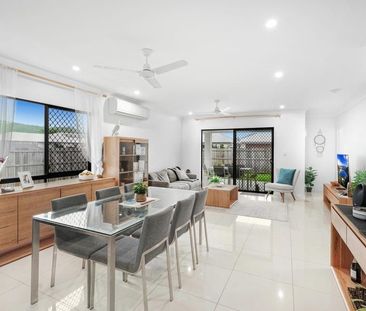 SPACE, STYLE AND PRIVACY - GORGEOUS FAMILY HOME! - Photo 3