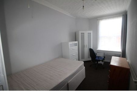 5 Bed Student Accommodation - Photo 5