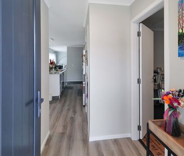 Modern Three-bedroom Home - Photo 3