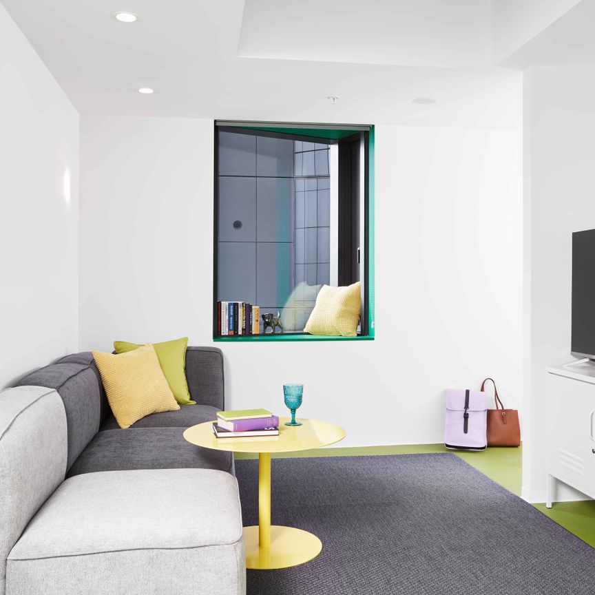 4 Bedroom Shared Bathroom, Double Bed - Photo 1