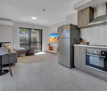 Modern & Low Maintenance! - Photo 3
