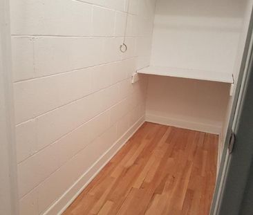 Perle Rare à Saint Lambert - Grand 3 1/2 Renové, entouré d'arbres e... - Photo 1