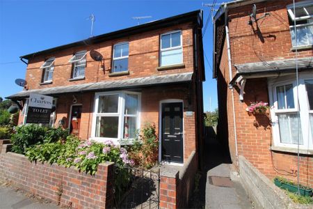 2 bedroom semi-detached house to rent - Photo 4