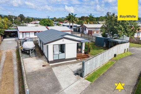 Three Bedrooms and One Bathroom in Ranui! FULLY FENCED! - Photo 4