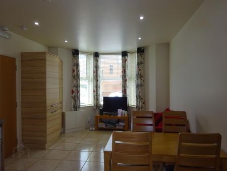 Flat 1, 51 Fitzwilliam Street, Belfast, BT9 6JW - Photo 3
