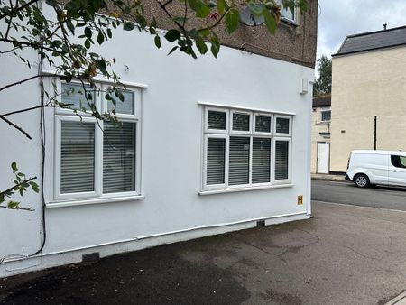 1 Bed Flat, Woodford Road, E7 - Photo 4