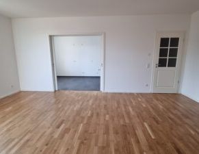 Bahnhofstr. 38, Wohnung 7 ~~~ Balkon, Loggia, Fußbodenheizung, Parkett, Tageslichtbad mit Wanne und Dusche, Gäste-Bad, Stellplatz - Photo 1