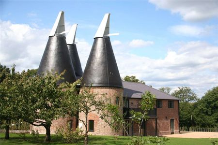 A beautifully presented Oast house set in an exceptional rural High Weald location - Photo 5