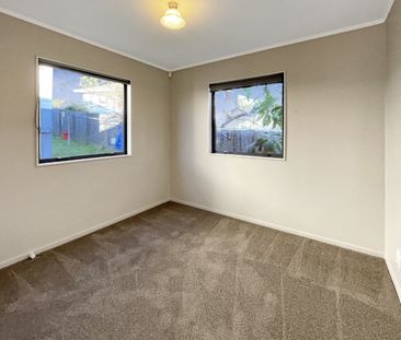 CLENDON PARK - Cute Small Home - Photo 1