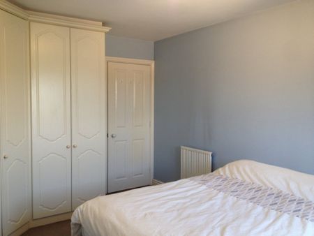 1 Bed Flat, Dover Close, NW2 - Photo 4