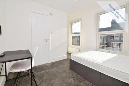 1 bedroom in a house share to rent - Photo 2