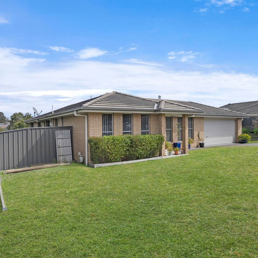 Immaculately Presented Family Home in Saddlers Ridge Estate - Photo 1