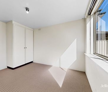 Large than normal apartment! - Photo 5