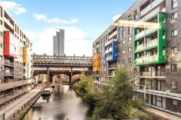 Fully Furnished One Double Bedroom Apartment with a balcony at Potato Wharf located in the sought after neighbourhood of Castlefield. - Photo 1