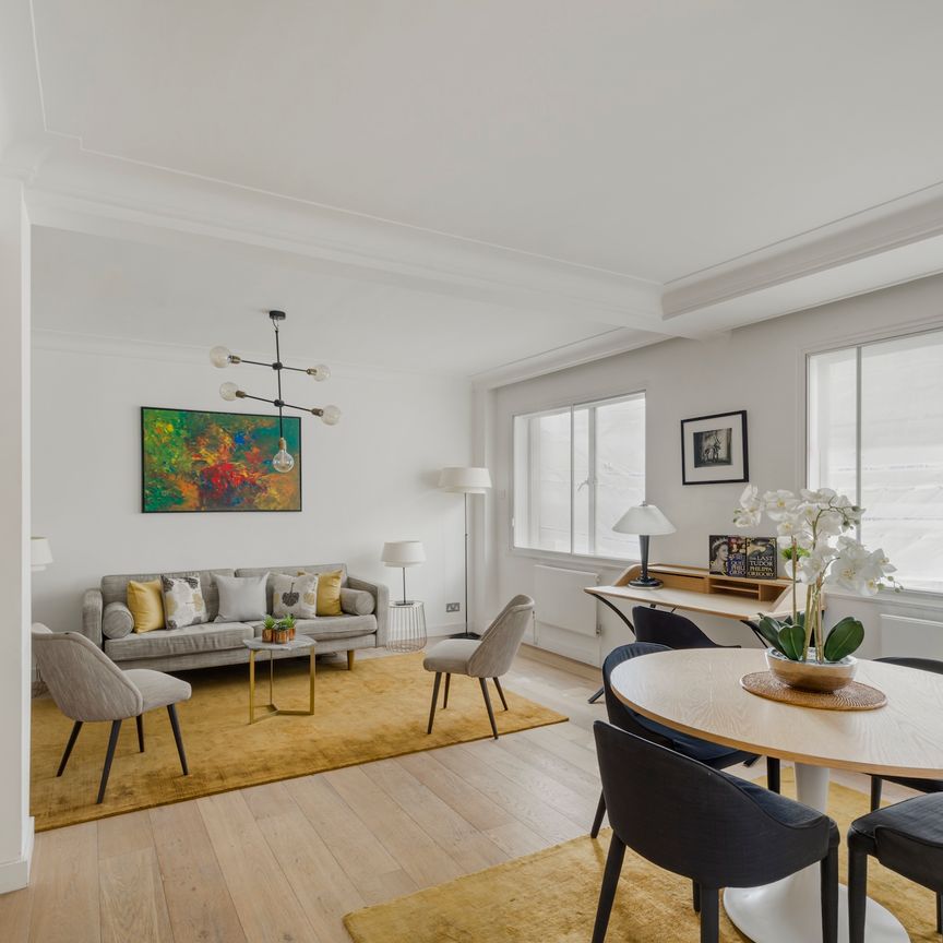 Spacious two-bedroom apartment with Green Park views - Photo 1