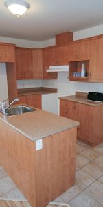 Condo, 5 1/2 Saint-Hubert, libre 1er mars 2026, Électricité inclu, Air climatisé - Photo 3