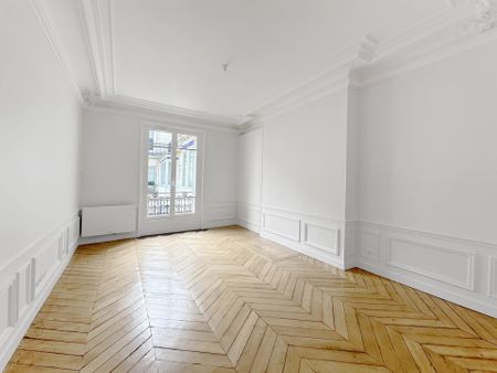 PARIS VIII – RUE MARBEUF – BEAU 3/4 PIECES DE 91,23 M² – 4E ETAGE AVEC ASCENSEUR – À LOUER VIDE – AU CALME SUR COUR - Photo 3