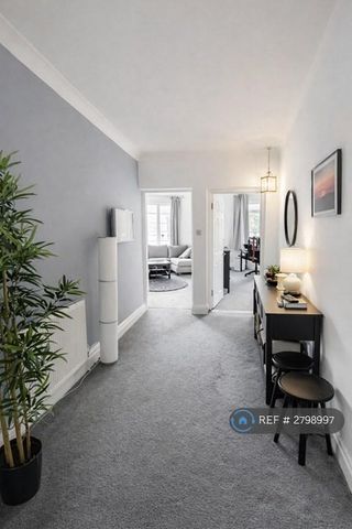 1 bedroom in a flat share to rent - Photo 2