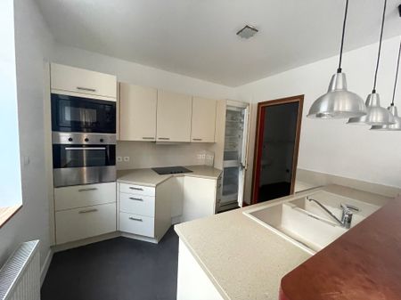 Location Maison 5 pièces 146m² ARMENTIERES 59280 - Photo 4