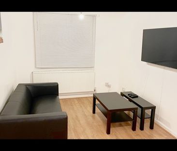 6 Bed Terraced House, Gadd Street, NG7 - Photo 3